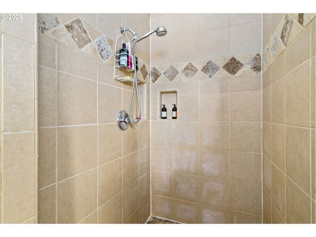 2264 BLUE HERON Ln, Eugene, OR 97402