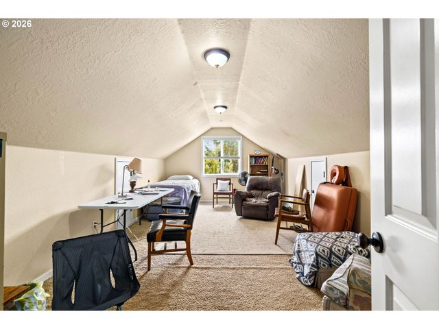 2264 BLUE HERON Ln, Eugene, OR 97402