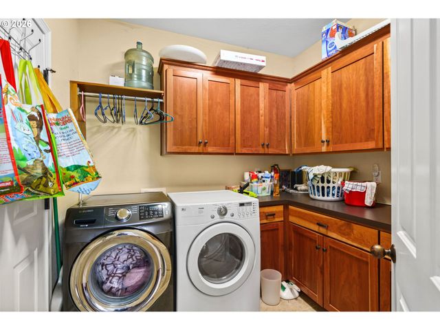 2264 BLUE HERON Ln, Eugene, OR 97402