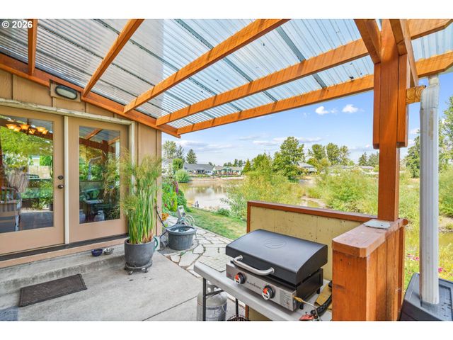 2264 BLUE HERON Ln, Eugene, OR 97402