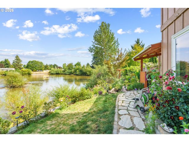 2264 BLUE HERON Ln, Eugene, OR 97402