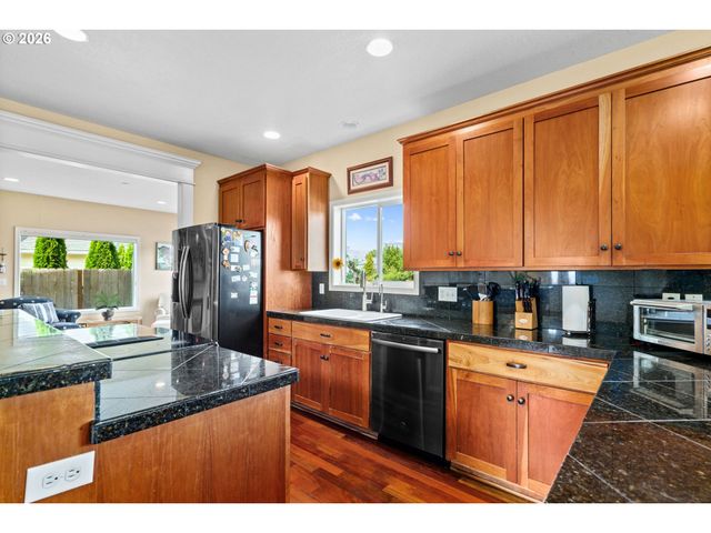 2264 BLUE HERON Ln, Eugene, OR 97402