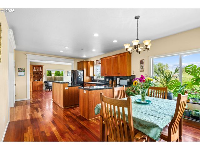 2264 BLUE HERON Ln, Eugene, OR 97402