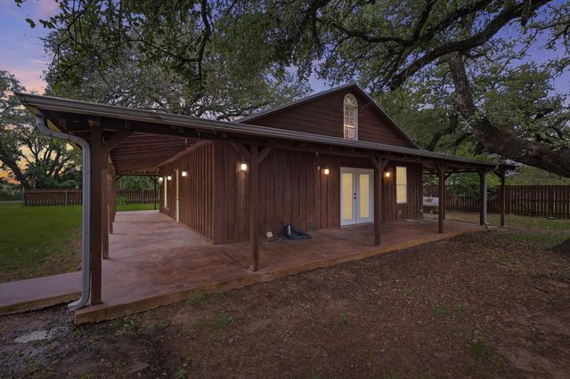433 Hobson Bend Road, Weatherford, TX 76088