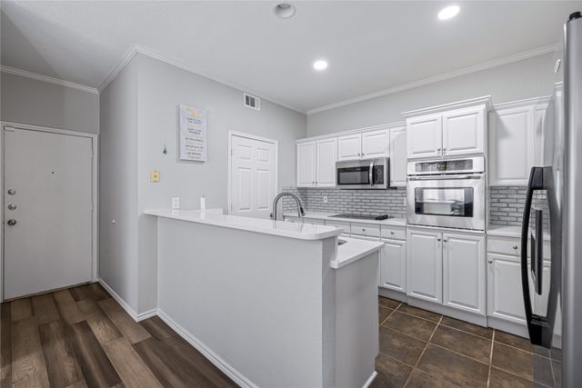 6011 Barrington Court, Dallas, TX 75252