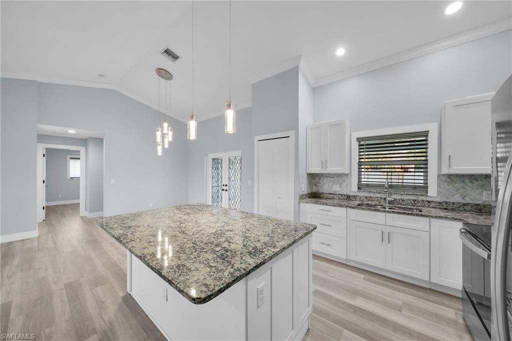 Image 14 of property listing at 613 SW 13th TER, Cape Coral, FL 33991