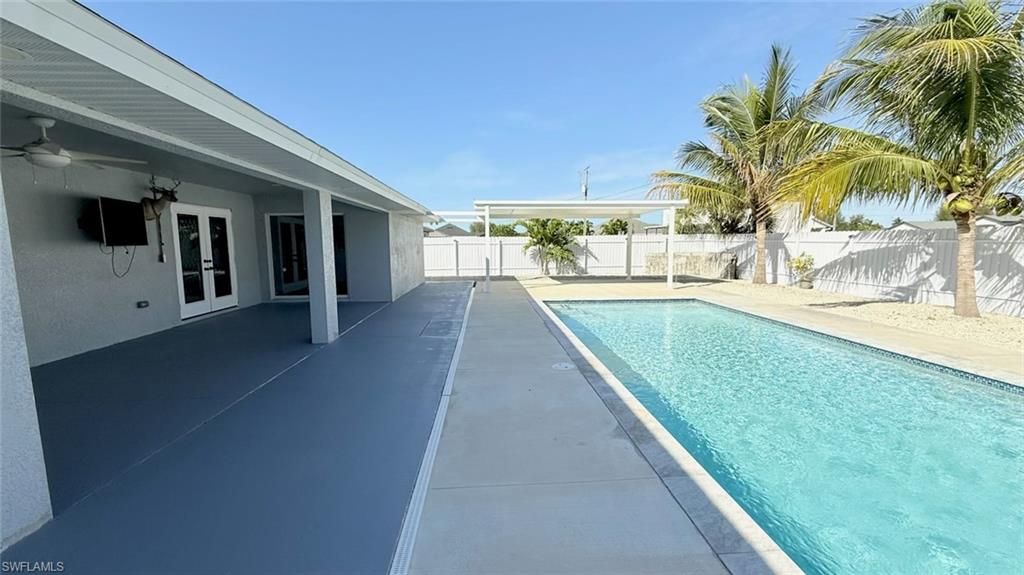 Image 2 of property listing at 613 SW 13th TER, Cape Coral, FL 33991