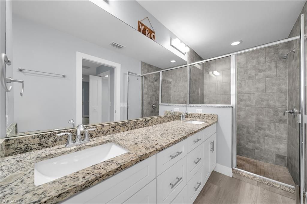 Image 21 of property listing at 613 SW 13th TER, Cape Coral, FL 33991