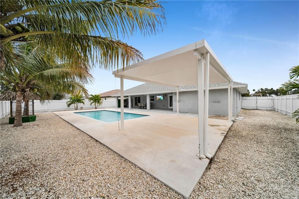 Image 30 of property listing at 613 SW 13th TER, Cape Coral, FL 33991