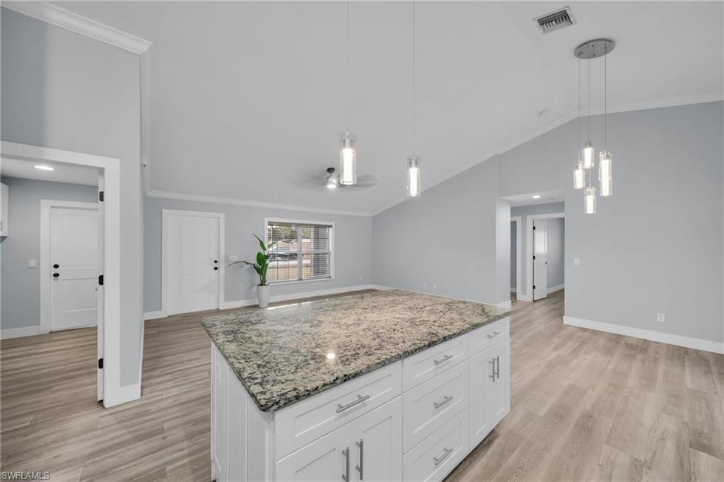 Image 7 of property listing at 613 SW 13th TER, Cape Coral, FL 33991