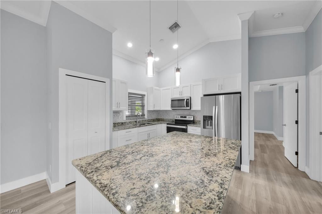 Image 9 of property listing at 613 SW 13th TER, Cape Coral, FL 33991