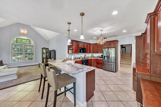 7395 Starlight LN, Boones Mill, VA 24065