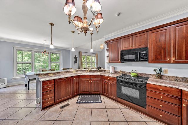 7395 Starlight LN, Boones Mill, VA 24065