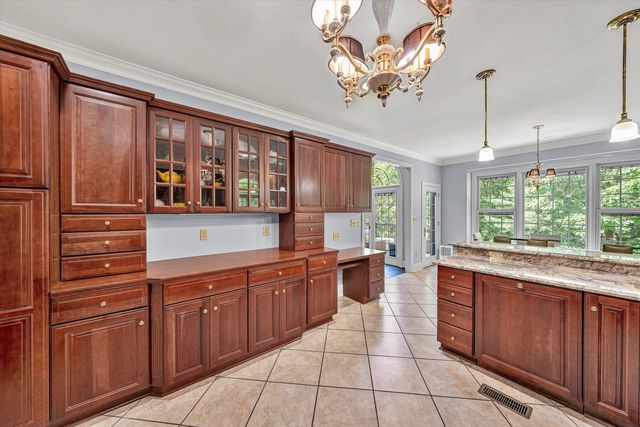 7395 Starlight LN, Boones Mill, VA 24065