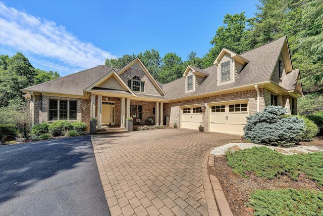 7395 Starlight LN, Boones Mill, VA 24065