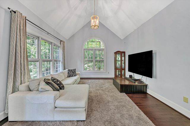 7395 Starlight LN, Boones Mill, VA 24065