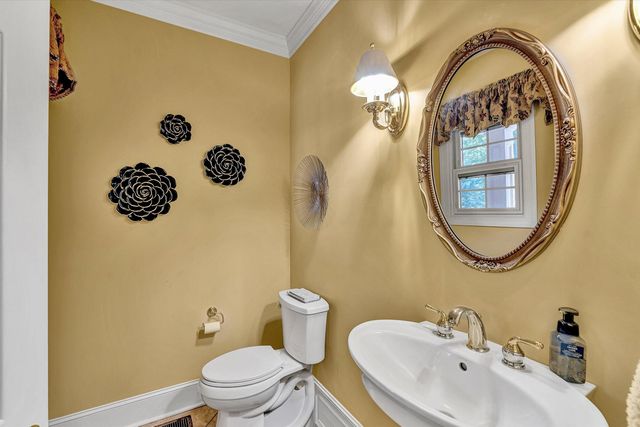 7395 Starlight LN, Boones Mill, VA 24065