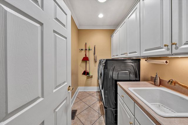 7395 Starlight LN, Boones Mill, VA 24065