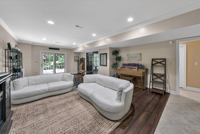 7395 Starlight LN, Boones Mill, VA 24065