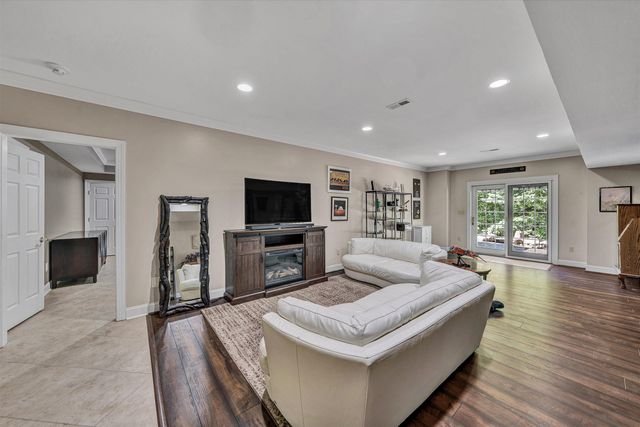7395 Starlight LN, Boones Mill, VA 24065