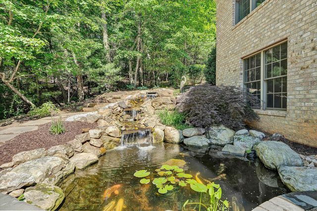7395 Starlight LN, Boones Mill, VA 24065