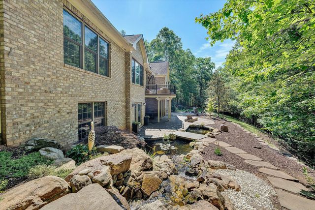 7395 Starlight LN, Boones Mill, VA 24065