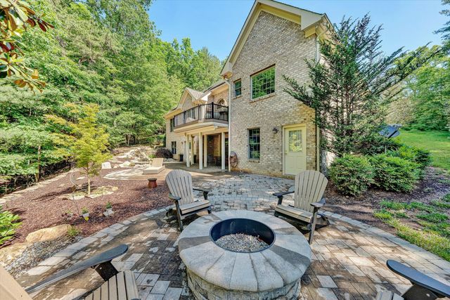 7395 Starlight LN, Boones Mill, VA 24065