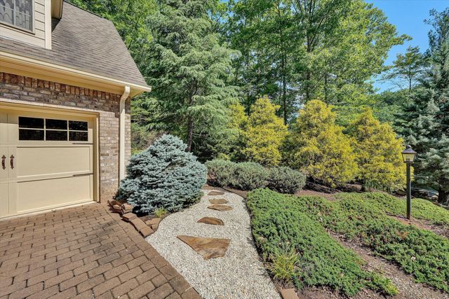 7395 Starlight LN, Boones Mill, VA 24065