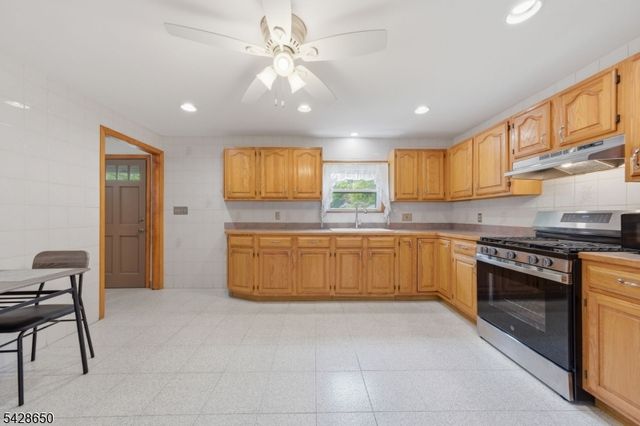 46 Warrenville Rd, Middlesex Boro, NJ 08846