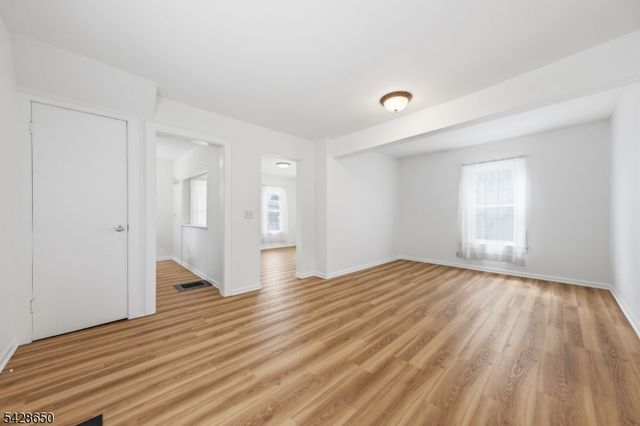 46 Warrenville Rd, Middlesex Boro, NJ 08846