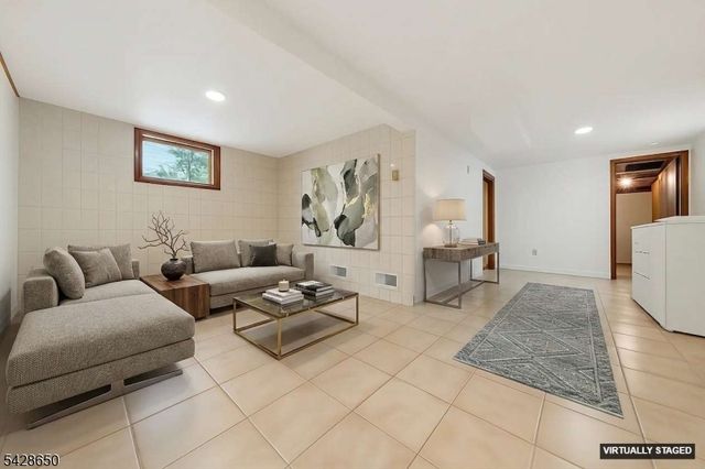 46 Warrenville Rd, Middlesex Boro, NJ 08846
