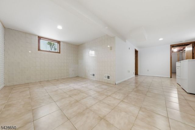 46 Warrenville Rd, Middlesex Boro, NJ 08846