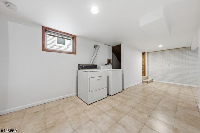 46 Warrenville Rd, Middlesex Boro, NJ 08846