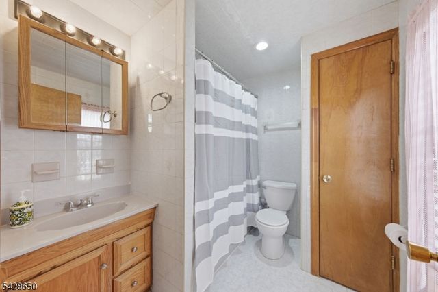 46 Warrenville Rd, Middlesex Boro, NJ 08846