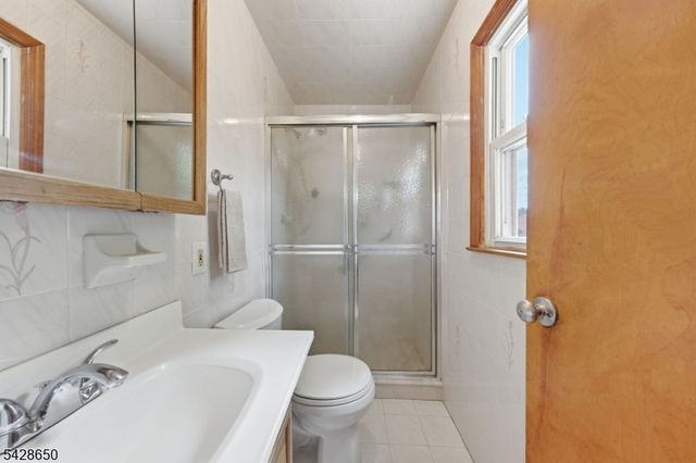 46 Warrenville Rd, Middlesex Boro, NJ 08846