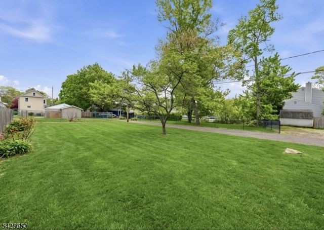 46 Warrenville Rd, Middlesex Boro, NJ 08846