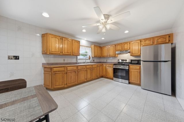 46 Warrenville Rd, Middlesex Boro, NJ 08846