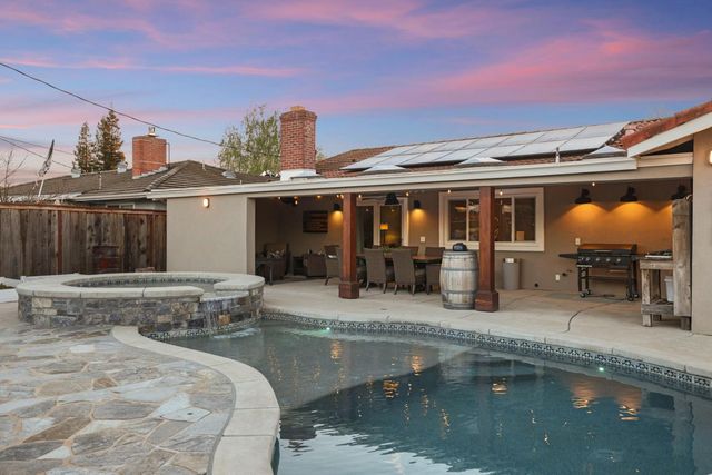 1132 Green Oaks Way, Lodi, CA 95240