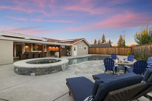 1132 Green Oaks Way, Lodi, CA 95240