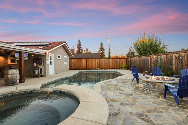 1132 Green Oaks Way, Lodi, CA 95240