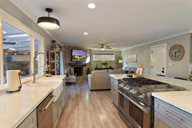 1132 Green Oaks Way, Lodi, CA 95240