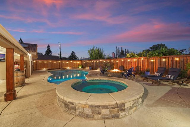 1132 Green Oaks Way, Lodi, CA 95240