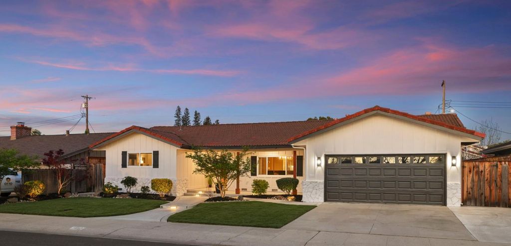 1132 Green Oaks Way, Lodi, CA 95240