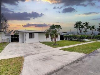 7881 Hope St, Hollywood, FL 33024