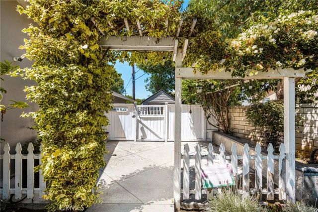 1136 E Rosewood Ave, Orange, CA 92866