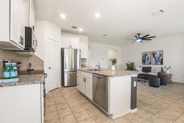 105 Plata LN, Jarrell, TX 76537