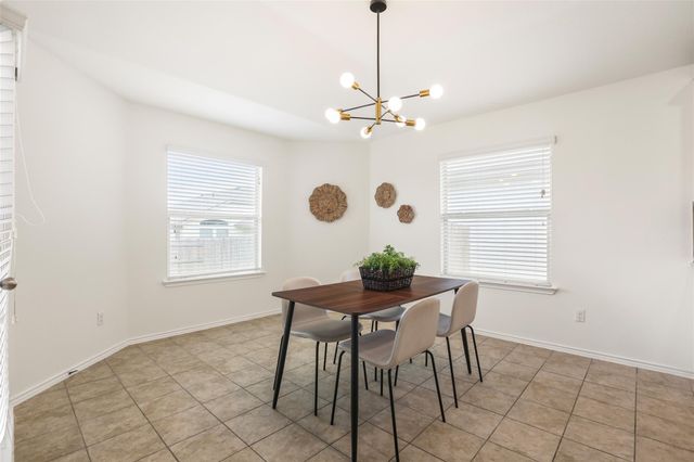 105 Plata LN, Jarrell, TX 76537