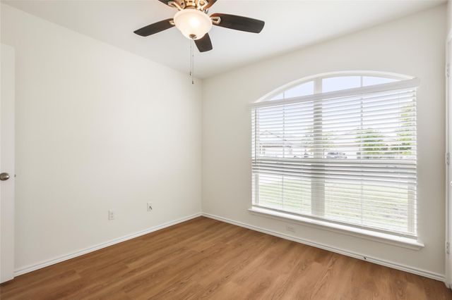 105 Plata LN, Jarrell, TX 76537