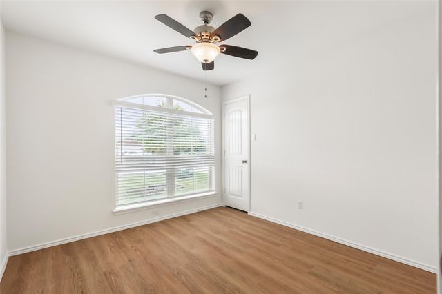 105 Plata LN, Jarrell, TX 76537