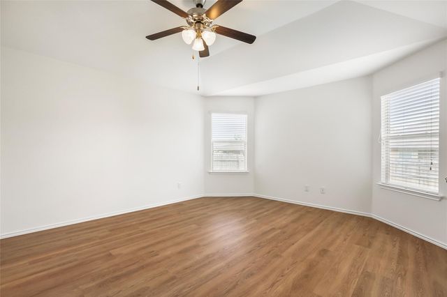 105 Plata LN, Jarrell, TX 76537